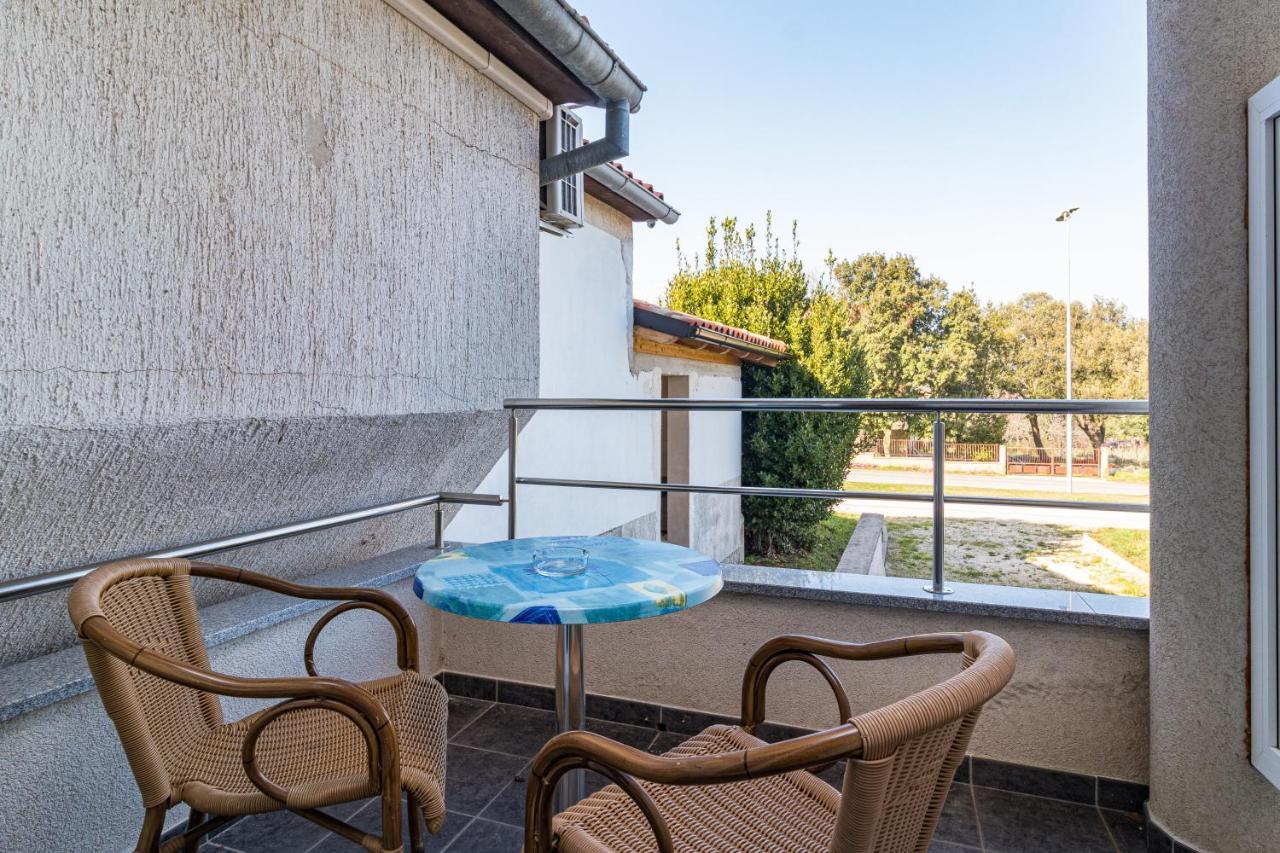 Apartments And Rooms Alenka Banjole Luaran gambar