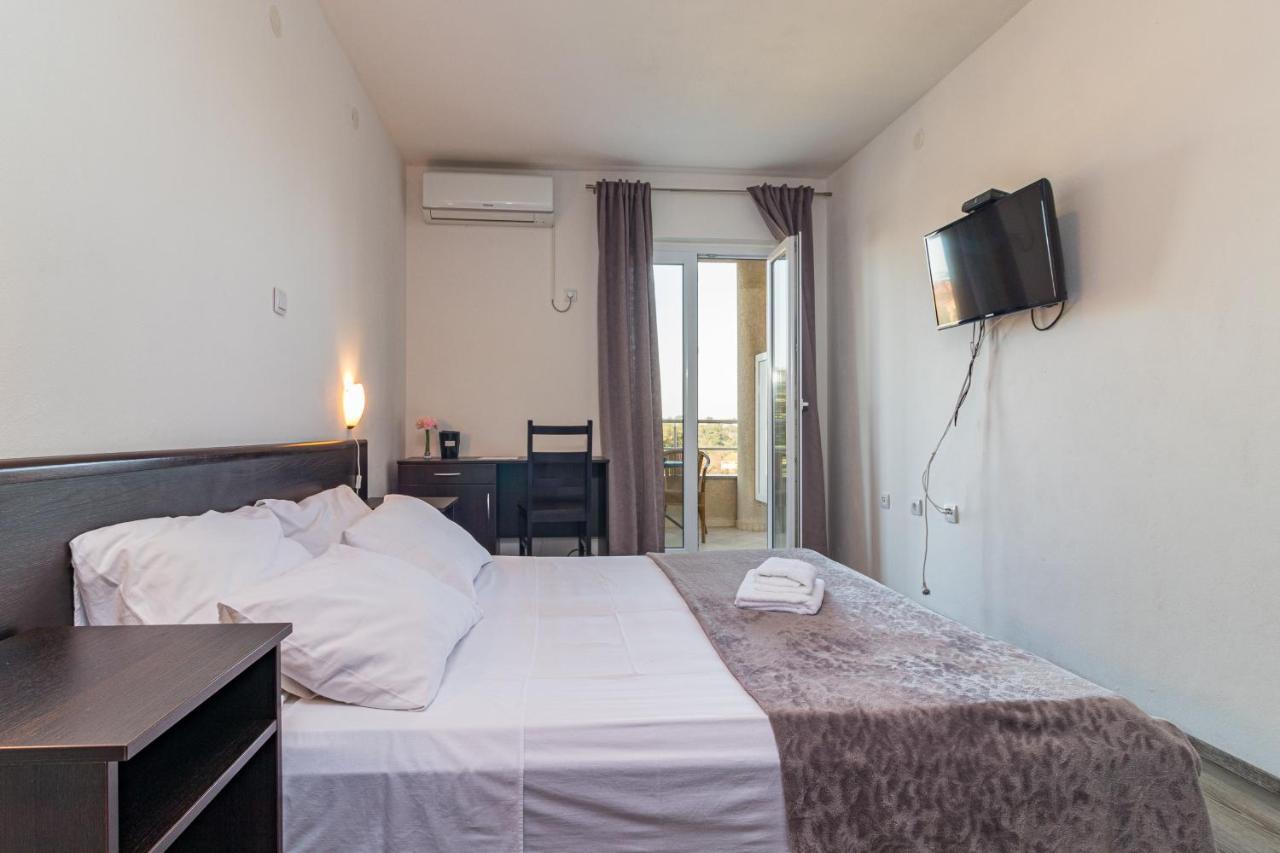 Apartments And Rooms Alenka Banjole Luaran gambar