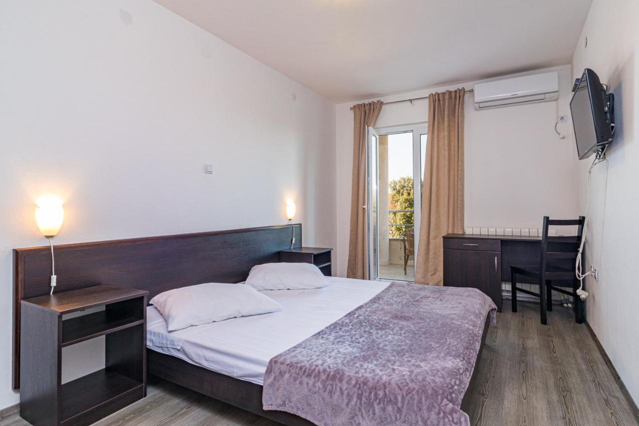 Apartments And Rooms Alenka Banjole Luaran gambar