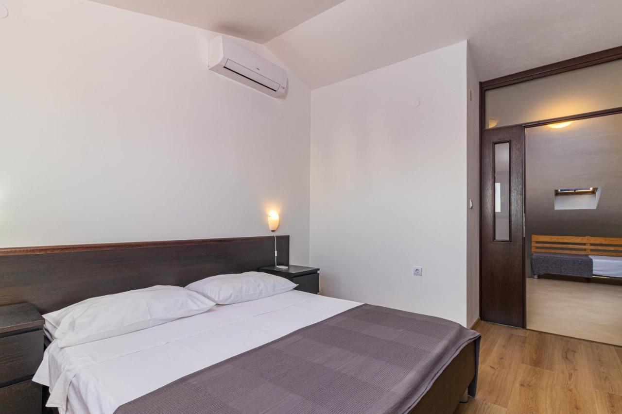 Apartments And Rooms Alenka Banjole Luaran gambar