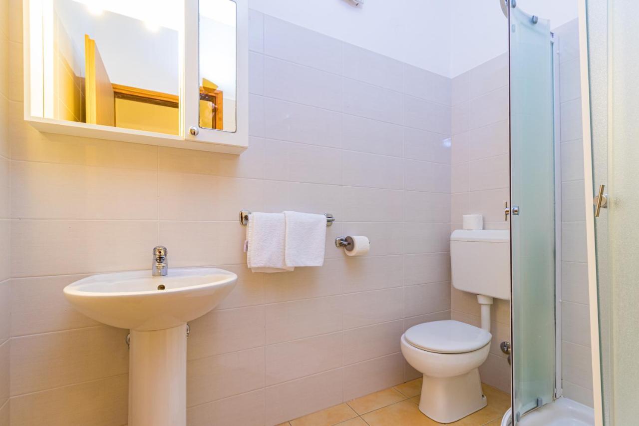 Apartments And Rooms Alenka Banjole Luaran gambar