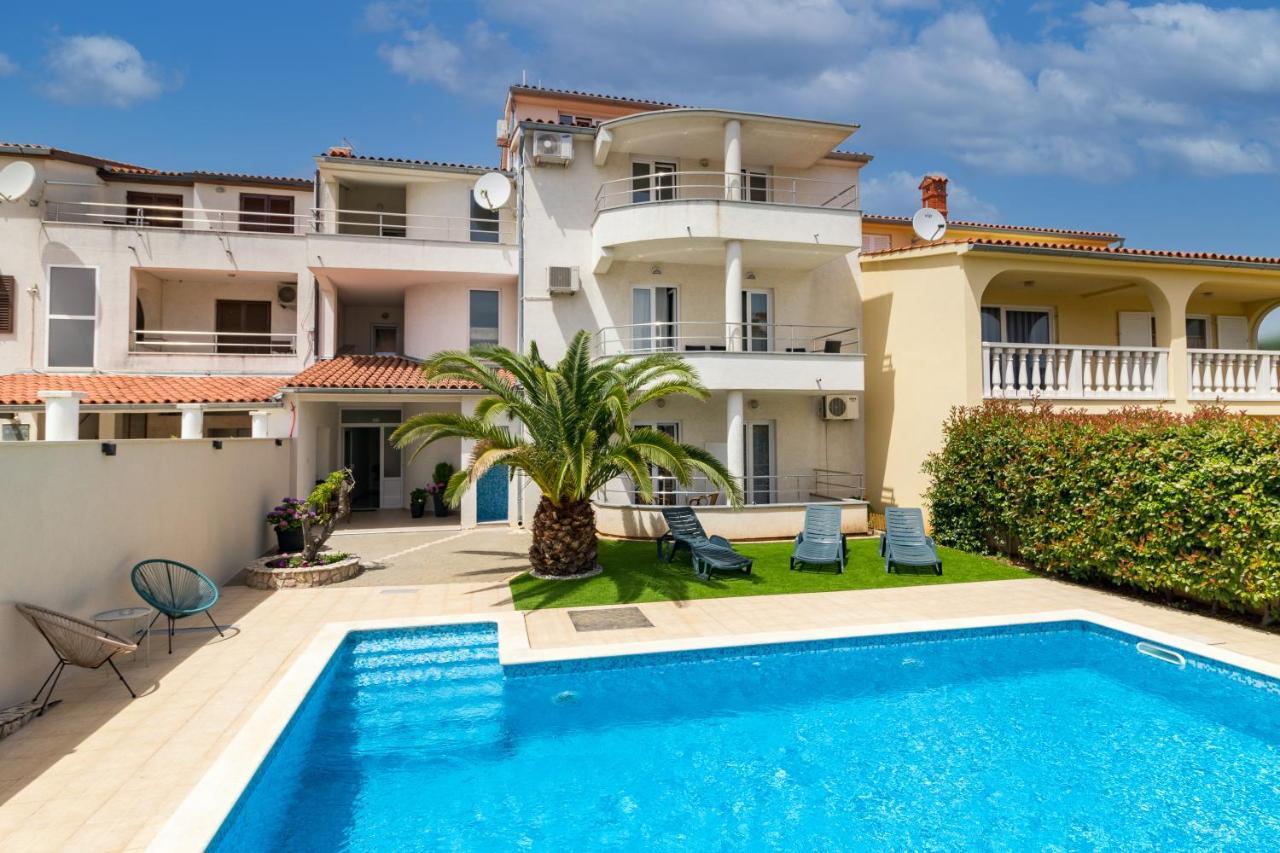 Apartments And Rooms Alenka Banjole Luaran gambar