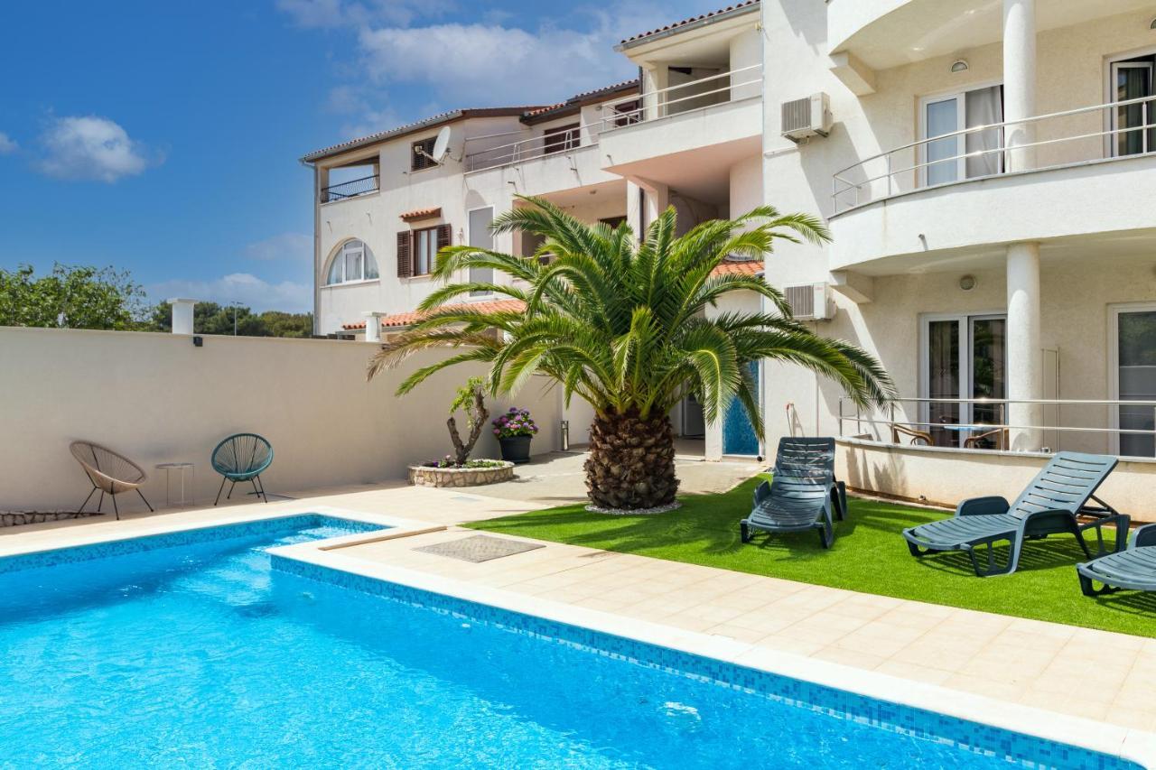 Apartments And Rooms Alenka Banjole Luaran gambar